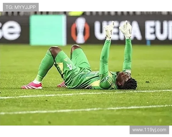 奥纳纳布基纳法索获总统接见 赠欧联杯签名球衣表敬意(2)